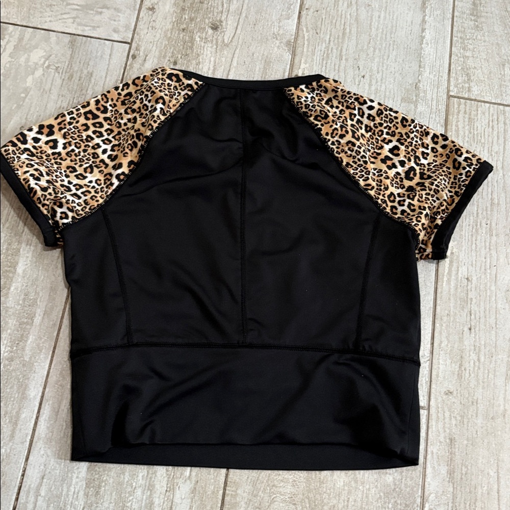 [GUESS] Black/Leopard Print Short Sleeve Swim Top - Size Medium - Picture 5 of 5